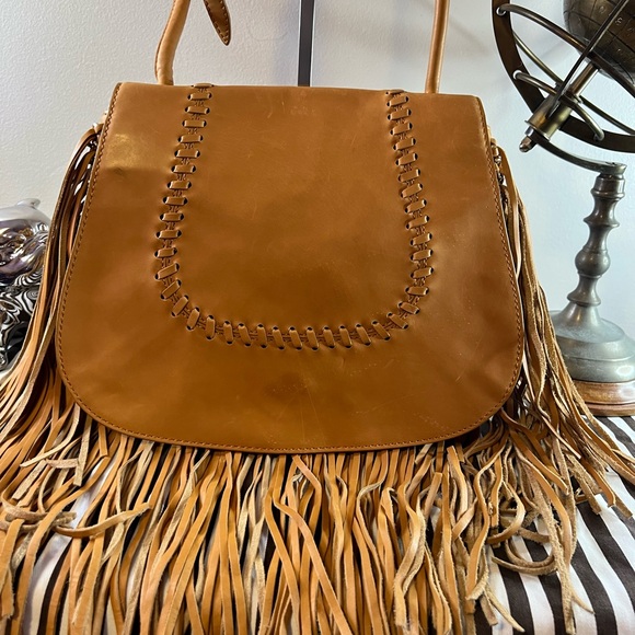 Henri Bendel tan leather fringe front flap crossbody purse - Picture 2 of 13
